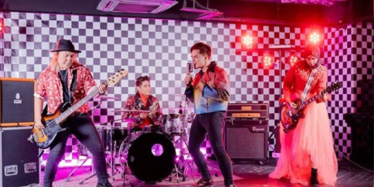 “Sepakat Seru Nama Qiss” – Gitaris Wanita Keunikan Xpose Band