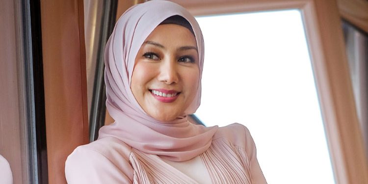 “Bosanlah Layan Gosip Kahwin!” – Betul ke Erra Fazira Bini Kedua Menteri?