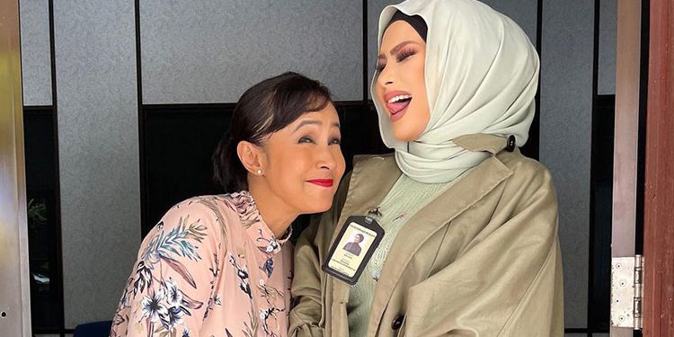 “Sanggup Beratur Panjang Semata-mata Nak Bergambar Dengan Jee” – Che Ta