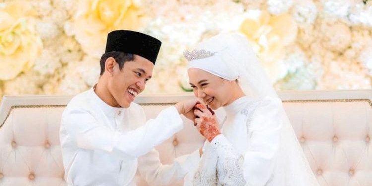 “Hai Isteri” – Tunang Tak Sampai Dua Bulan, Yonnyboii Dah Jadi Suami
