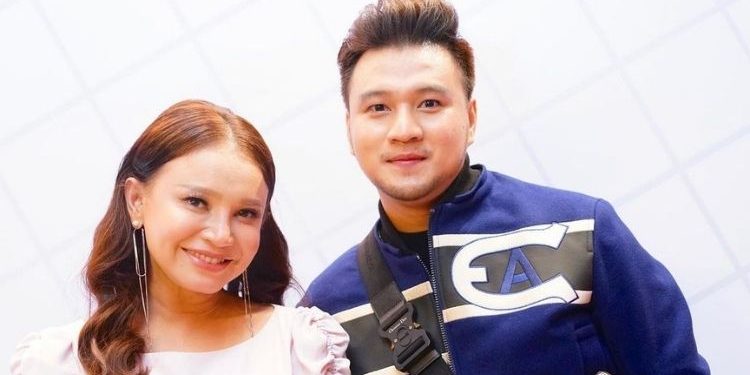 “Patutlah Ramai Jejaka Muda Meminatinya” – ‘Dibuang’ Vida, Iqbal Cuba Dekati Rossa