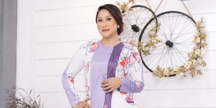 “Job Saya Tak Pernah Putus” – Jarang Muncul Di TV, Ani Maiyuni Tetap Laku Diundang Menyanyi