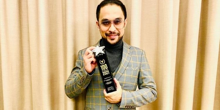 “Suka Tulis Jawi Pun Boleh Genggam Trofi” – Mawi Terkejut Diiktiraf Oleh Ikon Malaysia