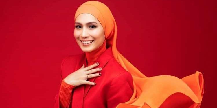 “Apalah Sangat Nilai Sebuah Kereta” – Nana Mahazan Hadiahkan SUV Buat Ibu Bapa