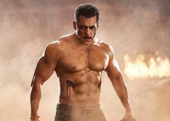 “Menjerit-Jerit Minta Tolong” – Sambut Hari Lahir Ke-56, Salman Khan Dipatuk Ular