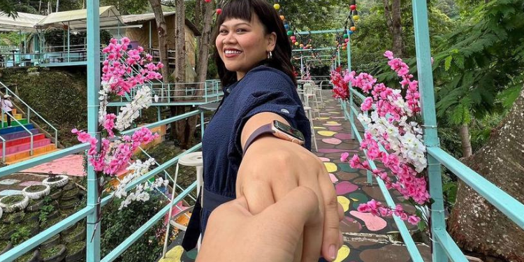 “Tangan Siapa Tu?” – Foto Instagram Sherry Alhadad Cetus Tanda Tanya Warganet