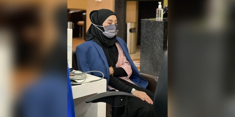 Muntah-Muntah Lepas Siaran Langsung FB, Suami Syak Yana Samsudin Mengandung