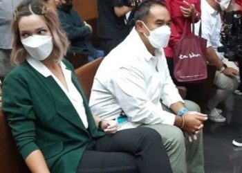Nia Ramadhani Berjujuran Air Mata Sebaik Dijatuhi Hukuman Penjara Selama Setahun