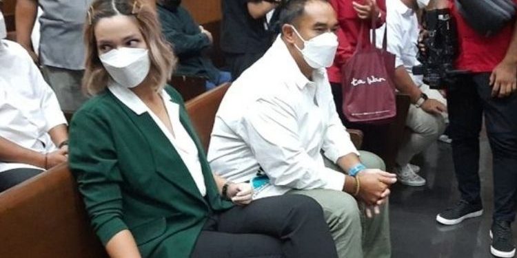 Nia Ramadhani Berjujuran Air Mata Sebaik Dijatuhi Hukuman Penjara Selama Setahun