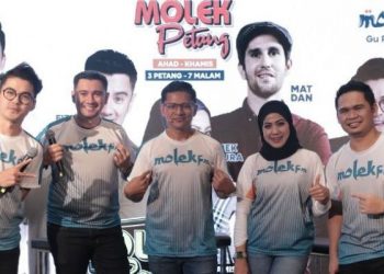 [VIDEO] Mat Dan Mula Tugas Jadi Penyampai, Fizie Dan Mek Zura Tunjang Molek FM