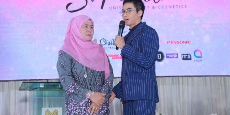 “Tak Malu Ke Jual Tudung?” – Bisnes Gagal, Zoey Rahman Menangis Depan Ibu