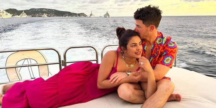 Priyanka Chopra Dan Nick Jonas Sambut Kelahiran Anak Sulung Menerusi Kaedah Ibu Tumpang