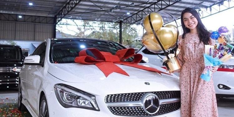 “Lambang Titik Peluh Saya” – Wani Kayrie Hadiahkan Dirinya Sebuah Kereta Jenama Mewah
