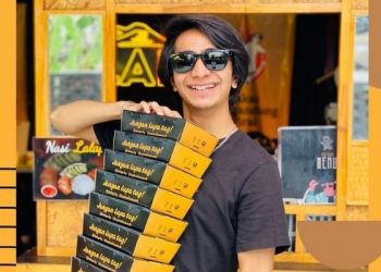 Dah Jadi Tauke Restoran, Ayie Elham Tak Kisah Pacak Khemah Jual Nasi Lalap Tepi Jalan