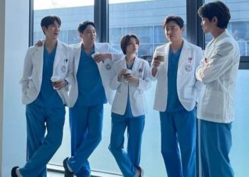 Foto Band 99ers Dimuat Naik Kyung-ho Beri Bayangan Musim Ketiga Hospital Playlist