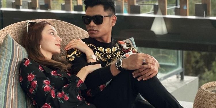 Selepas Dua Bulan Bergelar Suami, Tak Lama Lagi Usop Bakal Jadi Bapa Pula