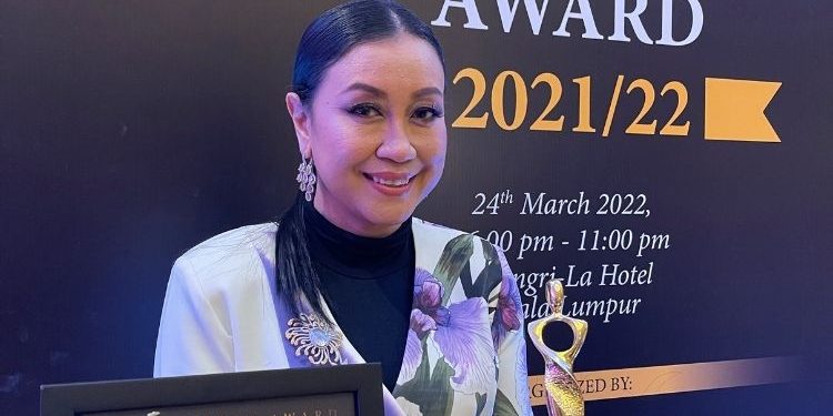 Gembira Terus Dihargai, DJ Lin Terima Anugerah Ke-10 Sepanjang Kerjaya Radio