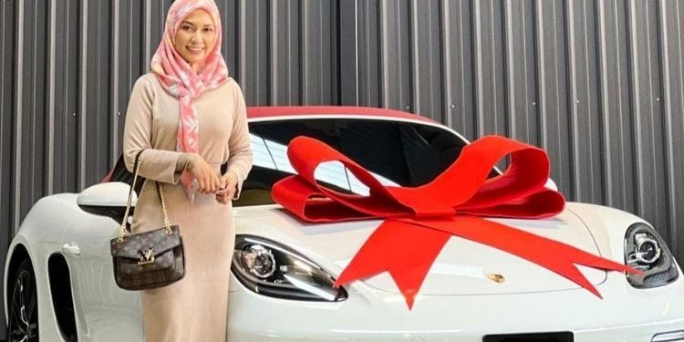 “Bukannya Saya Beli Cash Pun!” – Setahun Zara Zya Kumpul Duit Beli Kereta Porsche