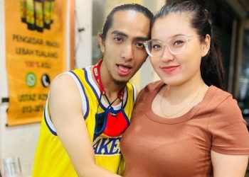 “Pergi Bazar Pun Dia Ikut” – Sarat Mengandung, Isteri Ayie Tetap Pantau Pergerakan