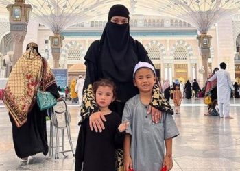 “Mereka Tak Banyak Songeh” – Puteri Sarah Bersyukur Anak-anak Senang Dijaga Ketika Umrah