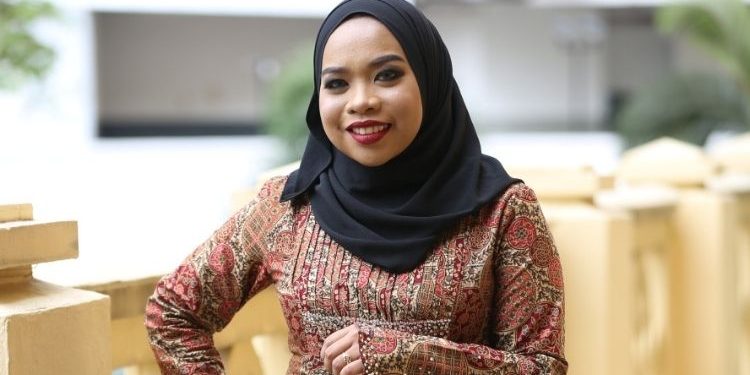 “Raya Nanti Baju Warna Apa?” – Terngiang-ngiang Soalan Wajib Arwah Ayah Ayu Damit