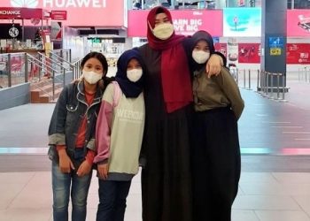 Dua Tahun Tak Berjumpa, Vicha Lepas Rindu Beraya Dengan Anak-anak Di Malaysia
