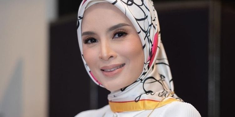 “Rasa Macam Bogel” – Enam Bulan Berhijab, Daphne Iking Kongsi Kisah Transisi Hijrah