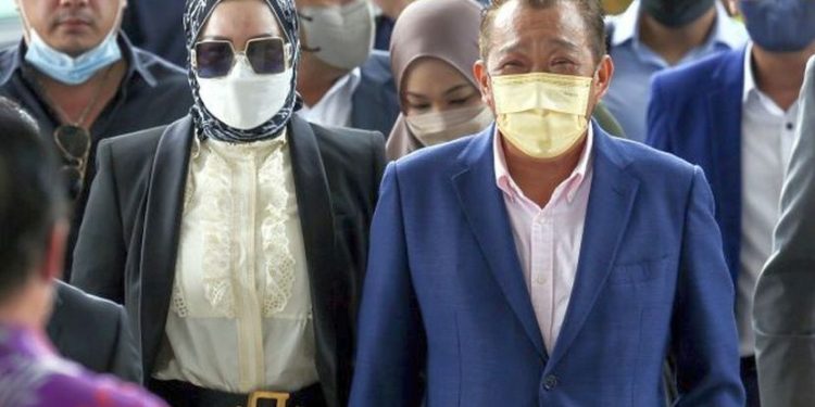 Bung Moktar Dan Zizie Izette Diperintah Bela Diri Susulan Terbabit Kes Rasuah RM2.8 Juta