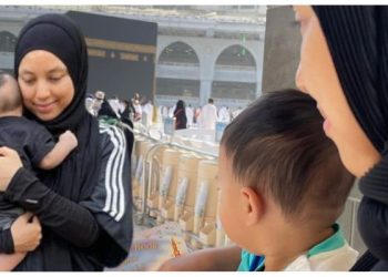 Mizz Nina Bawa Anak Angkat Ke Mekah, Doakan Musa Miliki Akhlak Yang Baik
