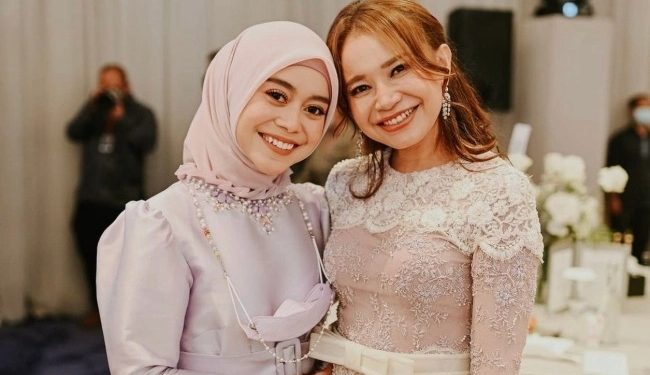 [VIDEO] Rossa Mahu Nasib Lesti Dan Anaknya Terbela – “Dia Ada Hubungi Saya Pada Malam Kejadian”