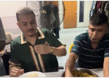 [VIDEO] Makan Di Rumah Pekerja Bangladesh, Fazley Terharu Layanan Diterimanya