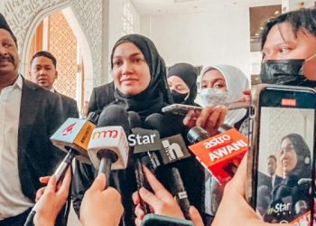 [V] Selepas Sembilan Tahun, Puteri Sarah Sah Failkan Cerai – “Saya Dah Cuba, Tapi Tak Berjaya…”