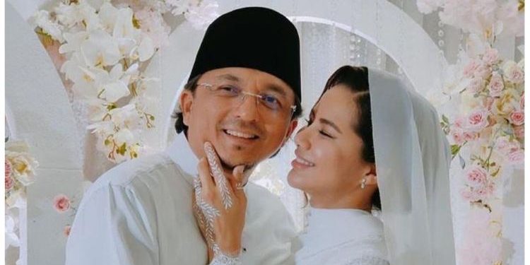 Didakwa Tinggal Berasingan Sejak Dua Tahun Lalu, Engku Emran Dan Noor Nabila Bercerai?