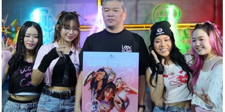 [V] Dolla Nafi Muzik Video Ada Unsur Illuminati – “Itu Simbol Mata Dengan Bulu Mata Je Lah!”