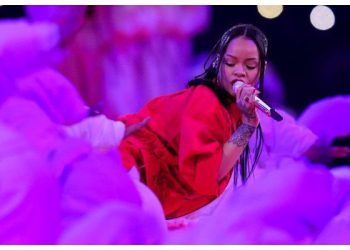 Perut Semakin Membesar, Rihanna Guna Cara Paling Unik Umum Kehamilan – “Memang Rare!”