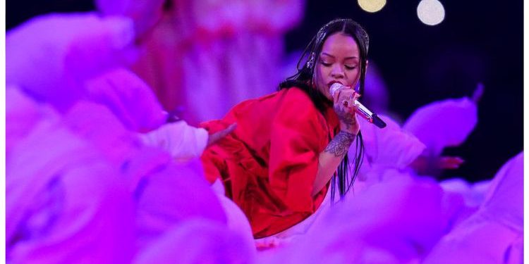 Perut Semakin Membesar, Rihanna Guna Cara Paling Unik Umum Kehamilan – “Memang Rare!”