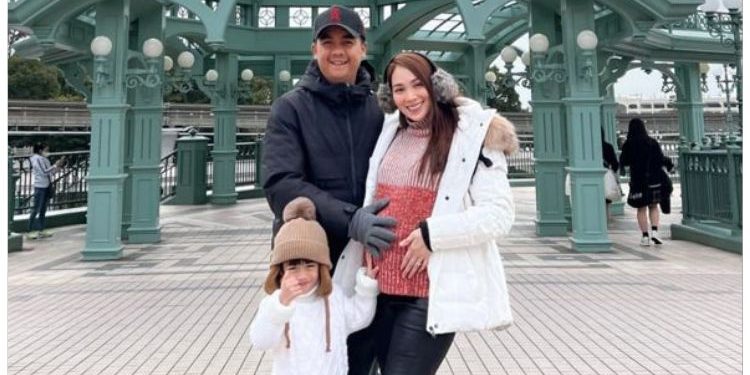 Elvina Mohamad Hamil Lagi, Kongsi Berita Gembira Ketika Bercuti Di Tokyo Disneyland