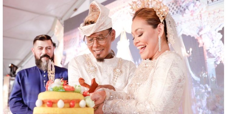 Dapat Tajaan RM1 Juta, Majlis Resepsi Fuad Rahman Dan Tom Berlangsung Meriah Serta Mewah