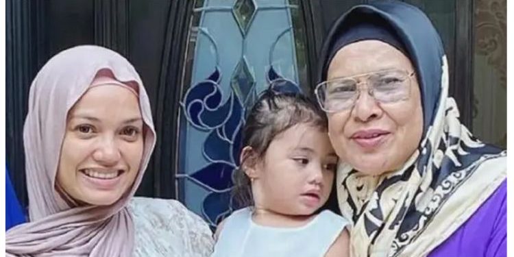 “Ayuh Puteri Sarah, Ini Semua Hasutan Orang Ketiga!” – Ibu Syamsul Setia Jadi Penyokong