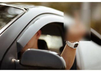 “B*toh!” – Artis Komedi Bikin Kecoh, Maki Pemandu Konon Halang Laluan Padahal Silap Sendiri