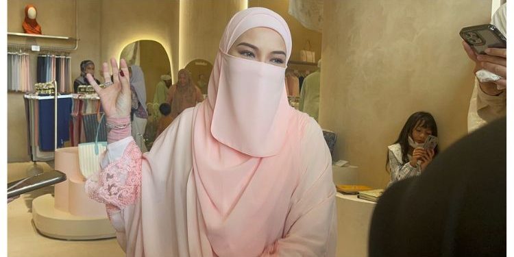 [V] Kemelut Rumah Tangga Noor Nabila, Neelofa Tiada Komen! – “Doakan Yang Baik-baik…”