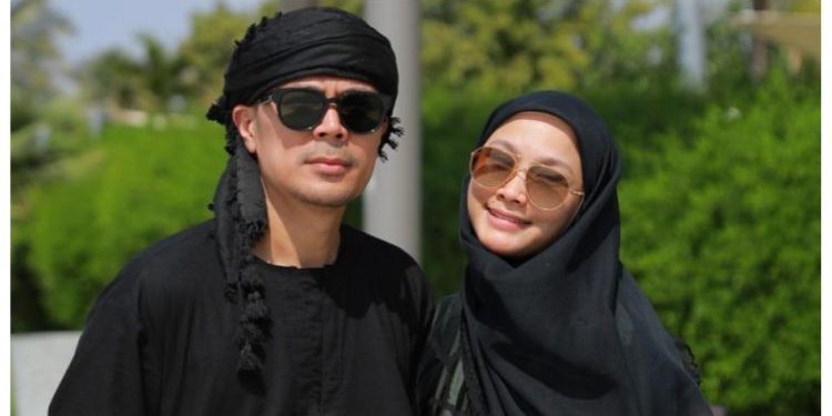 Balik Umrah, Awal Takkan Paksa Scha Pakai Tudung – “Perlu Datang Dari Dalam, Rela Hati”