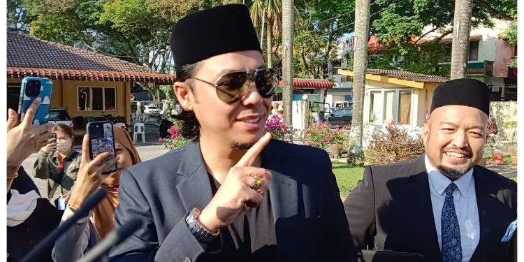 [V] Syamsul Tuntut Nusyuz Hari Ini – “Doa Baik-baik, Saya Tak Nak Cakap Banyak Ramadan Ni”