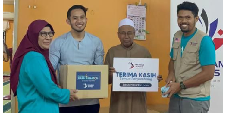 Fizi Ali Teruja Dapat Luang Masa Agih Barangan Keperluan Raya Kepada Golongan Memerlukan