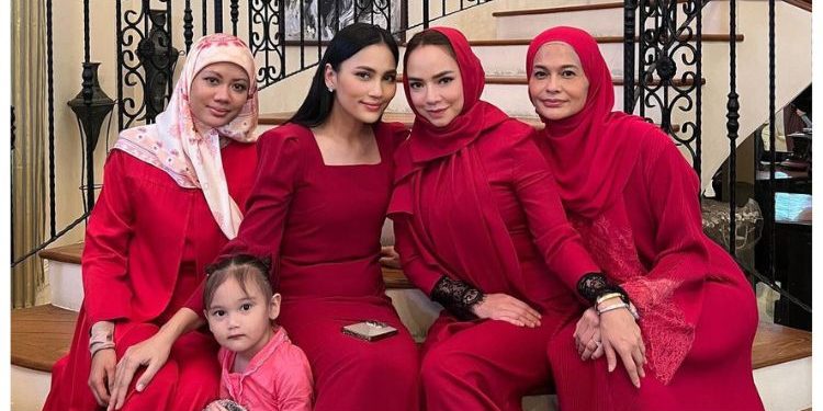 Fasha Sandha, Nora Danish Buka Puasa Dengan Bekas Mentua – “Comel Dua-dua Dah Berbaik”