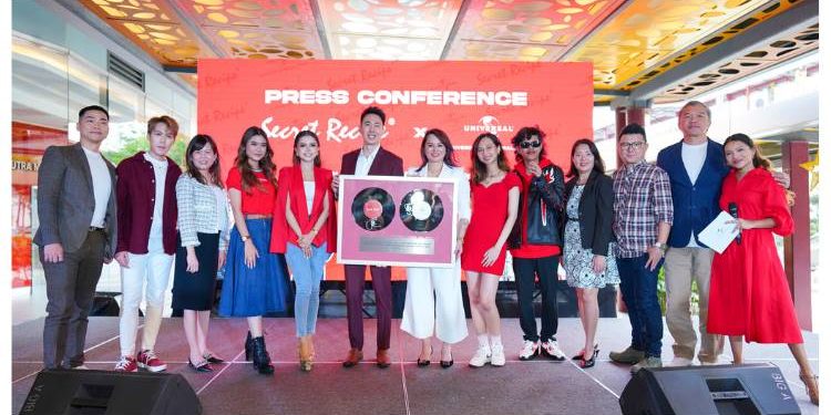 Universal Music Malaysia Kongsi Pentas Dengan Secret Recipe Jamu Sambil Hiburkan Pelanggan