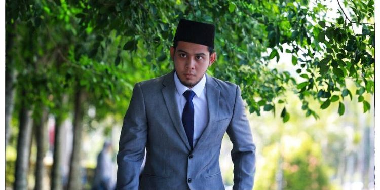Hadir Ke Mahkamah Tinggi, Hafidz Roshdi Kekal ‘Membatu’