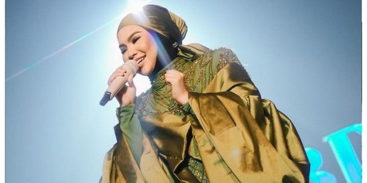 Gaya Elegan RM1.6 Juta Aina Abdul Setara Dengan Persembahan! Ramai Minta Konsert #UniEdition Ditambah