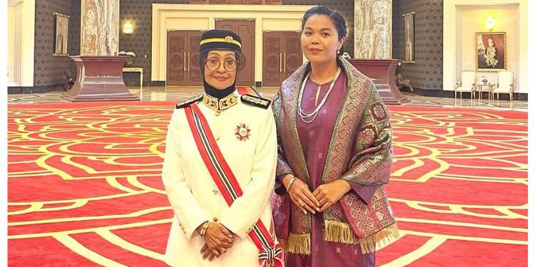 Fauziah Nawi Terima Gelaran Datuk – “Gurauan Tahun Lepas Jadi Kenyataan Tahun Ini…Mama, We Happy For You…”