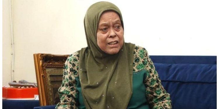 Mak Jah Menangis Terima Sumbangan Perdana Menteri